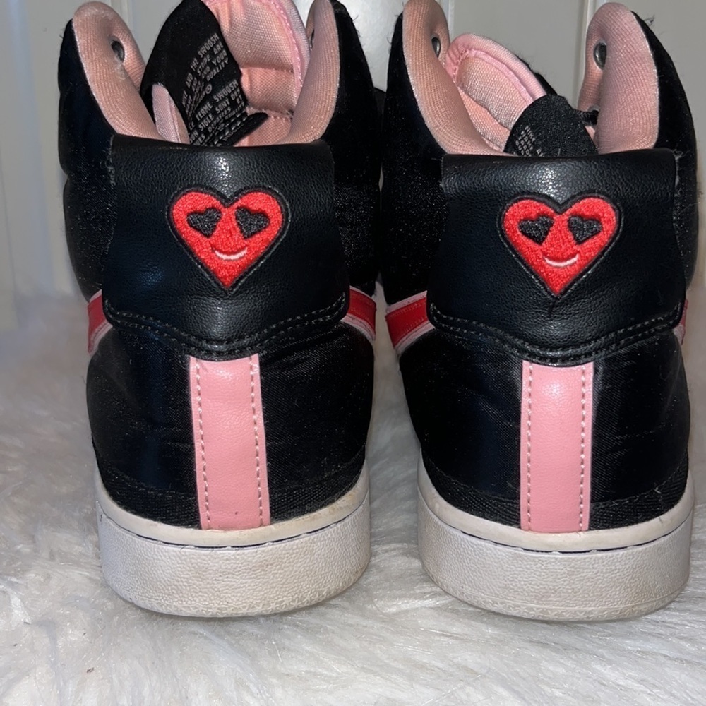 Nike 💓 valentines black high top sneaker hearts sneakers shoes kids size 6